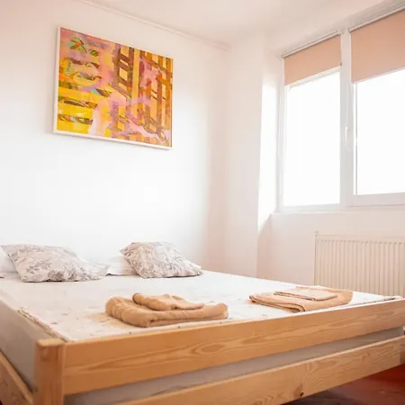 Central Apartment *